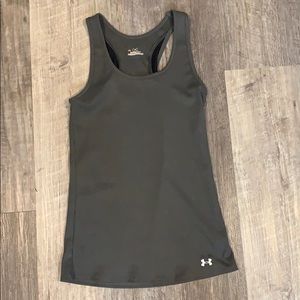 grey and black tank